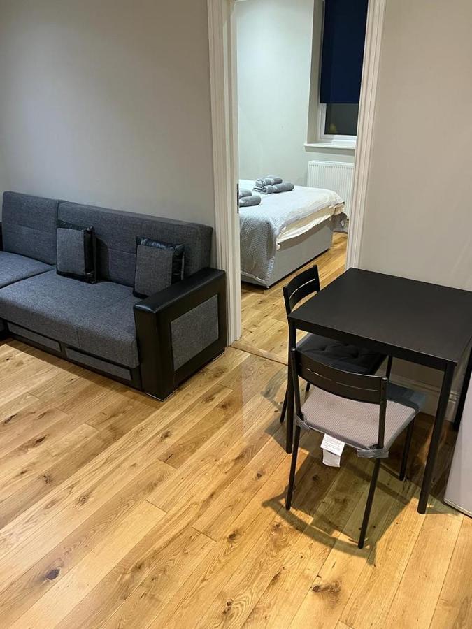 Lovely 1 Bedroom Apartment With On Street Parking Londen Buitenkant foto